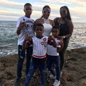 Meet your Posher, Sindy m